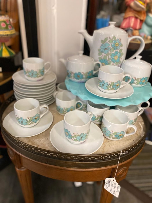 🫖 There’s something special about finding a complete vintage tea set.

Whether you’re hosting friends, starting a collection, or simply love a beautiful cup of tea, these charming sets are ready for their next home.

Stop by and see which one speaks to you in person.

Dishfunctional
225 Lancaster Ave
Malvern, PA

Monday–Saturday 10–6
Sunday 11–3