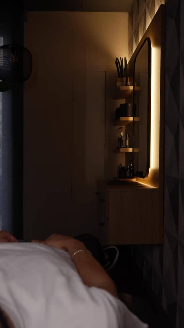 Per 30 minuti… sparisci. 📵

Silenzia il mondo
e concediti un momento per te.

S