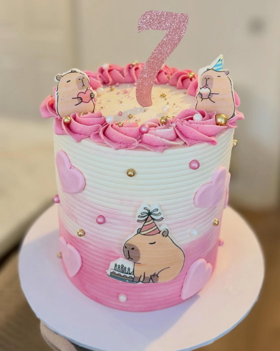 Girly capybara cake for a 7th birthday💖