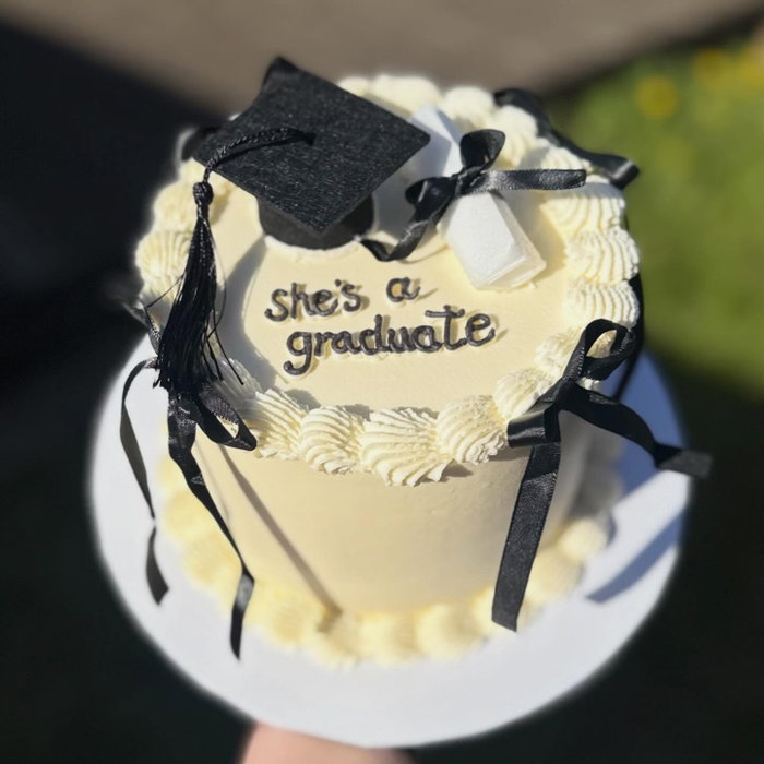 She’s a graduate👩🏼‍🎓

What better way to celebrate than with cake! 🍰