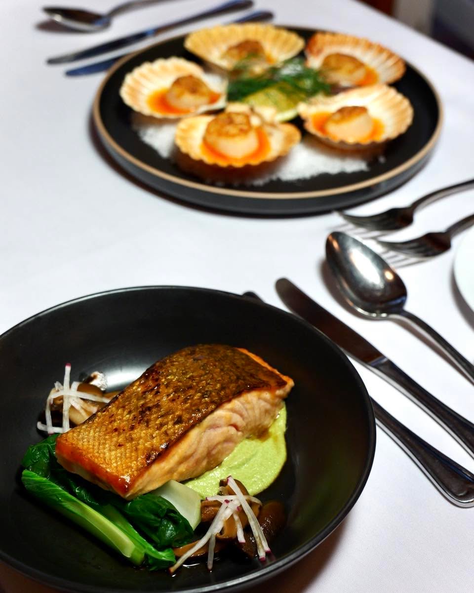 🐚 Salmon and Scallops by the seaside. Full of freshness and flavour - only at Kims ✨ 📞 Dinner bookings ~ 4332 1566#kimsbeachsideretreat #centralcoast