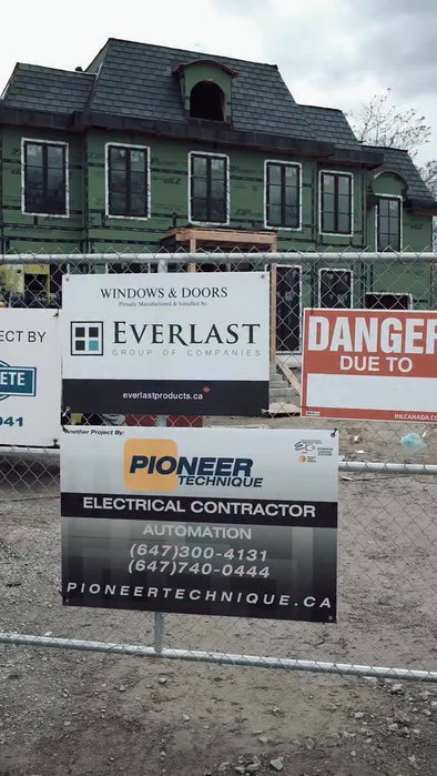 The Altitude aluminum window by Everlast.
Getting it done…right.

Because we are Fenestrators.
If this is your standard, we should talk.

#madeincanada #canadianhomes
